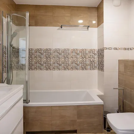 Beautiful Avia With Balcony In Cracow 克拉科夫