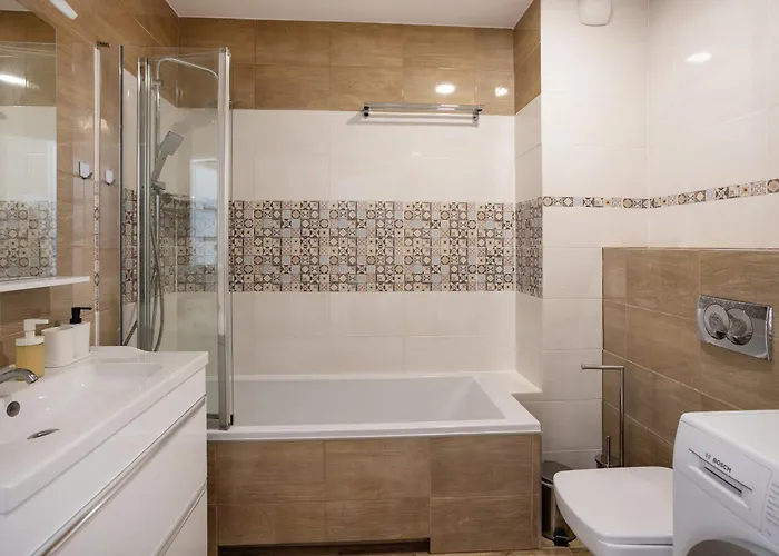 Beautiful Avia With Balcony In Cracow 크라쿠프