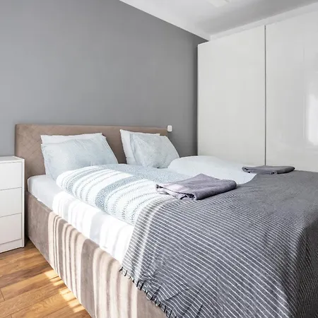 Apartment Beautiful Avia With Balcony In Cracow Krakau